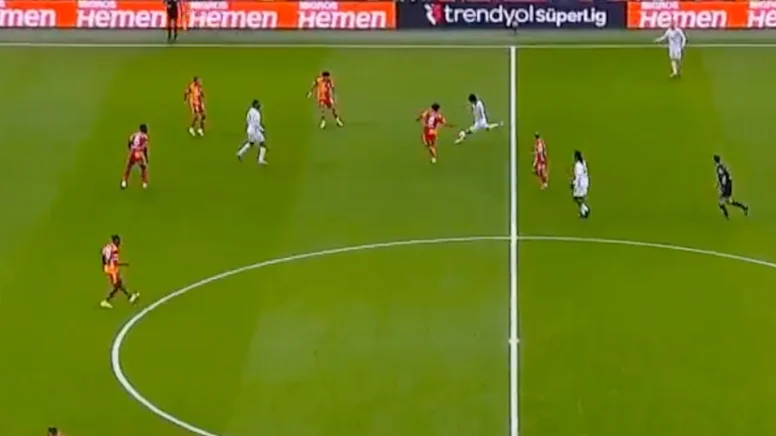 Galatasaray Alanyaspor maçında müthiş an