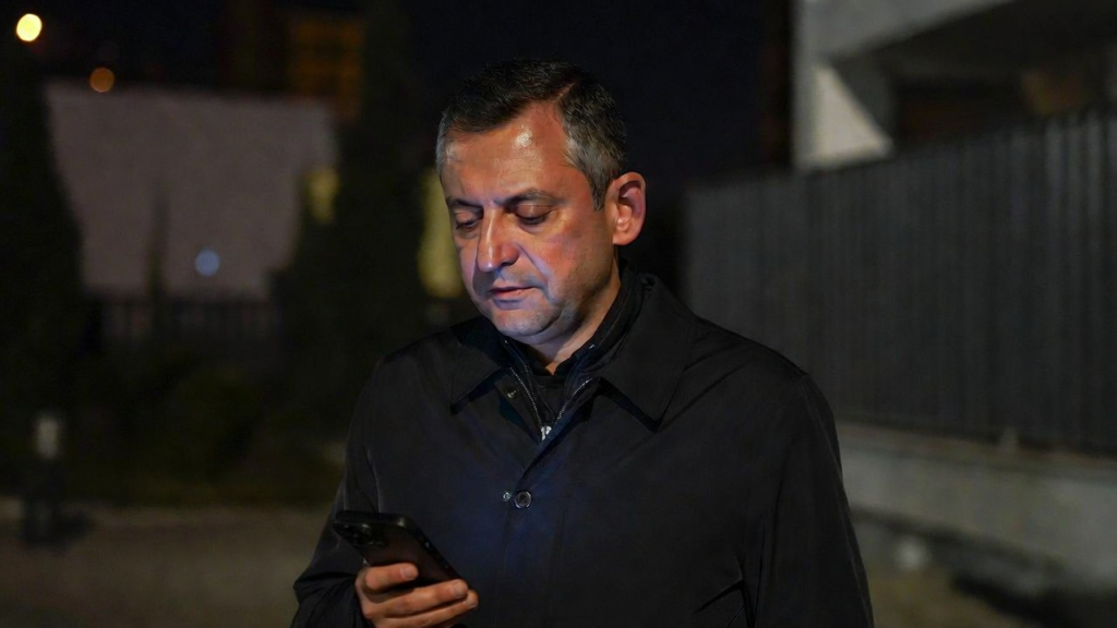 Özgür Özel Gece Yarısı Kılıçdaroğlu ve Kaftancıoğlu'nu Takipten Çıktı