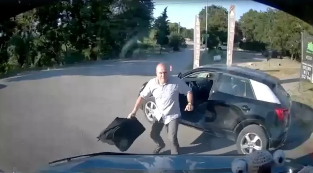 Sakarya'da savcı ile minibüs şoförü trafikte tartıştı